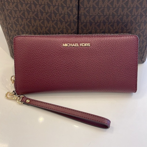 MICHAEL KORS
Leather Continental Wristlet Phone Case Wallet 
Oxblood 
NWT 
M - Picture 11 of 16